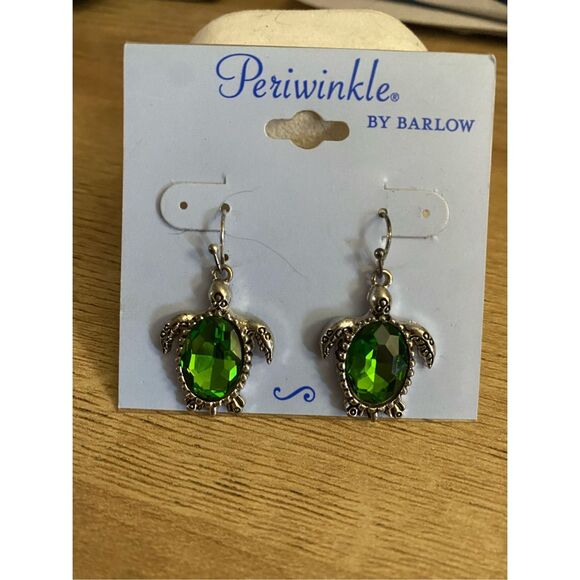 Periwinkle by Barlow NWT Green Turtle Dangle Earrings, Silver Plated - Picture 2 of 4